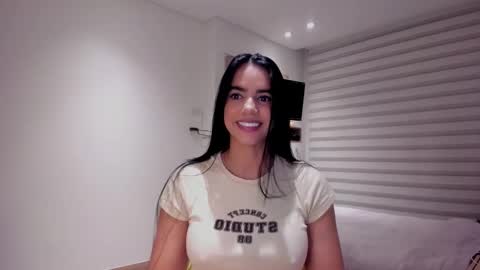 Sofi Saenzz  online show from 7, 10, 2025