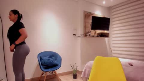 Sofi Saenzz  online show from 12, 11, 2025