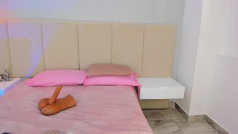 SOFIA PAMELA online show from 6, 12, 2024