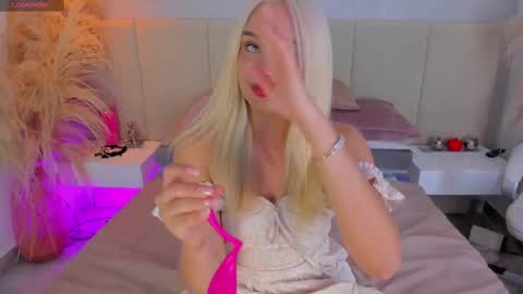 SOFIA PAMELA online show from 8, 9, 2025