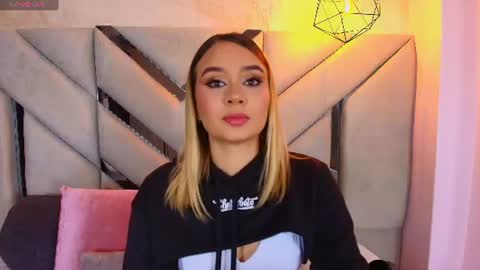 Snapshot of sofia_pamela_ chatting on 10, 6, 2026 online show from 10, 6, 2026