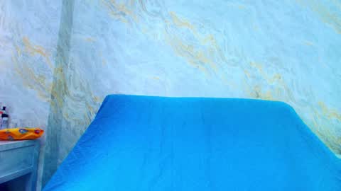 sofiaa_little online show from 2, 12, 2025