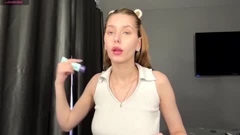 Hi My name is Sofia Welcome to my room Please thumbs up - its important online show from 12, 1, 2026