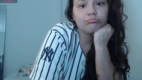 sofiamooon_ online show from 22, 12, 2025