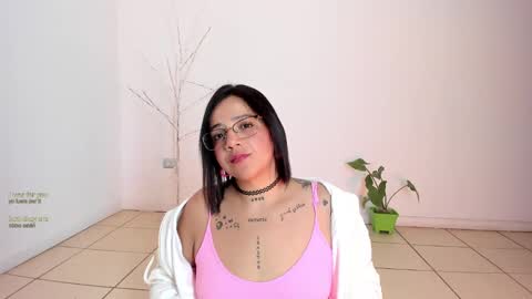 sofiaortizx online show from 28, 2, 2025