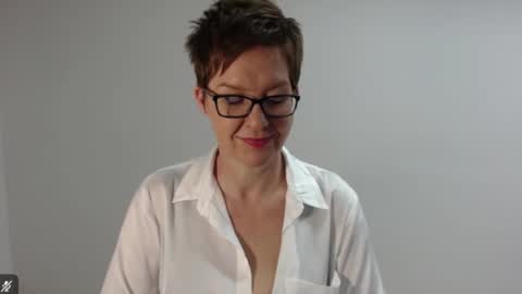 Snapshot of sofie_velvet chatting on 5, 3, 2026 Sofie Velvet online show from 5, 3, 2026