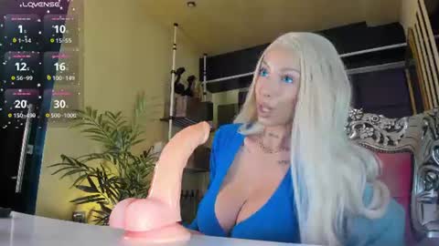 Snapshot of sofiequeen_ chatting on 21, 6, 2026 IG bar bieroyal online show from 21, 6, 2026