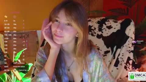 Snapshot of soft_animal chatting on 13, 9, 2025 E online show from 13, 9, 2025