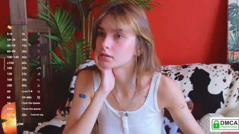 Snapshot of soft_animal chatting on 14, 9, 2025 E online show from 14, 9, 2025