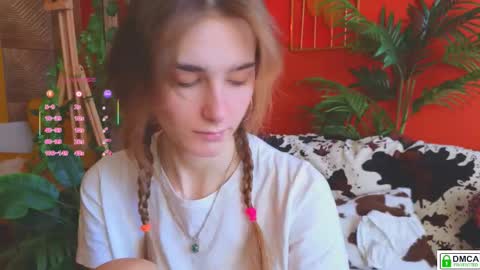 Snapshot of soft_animal chatting on 7, 10, 2025 E online show from 7, 10, 2025