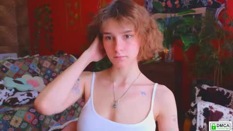 Snapshot of soft_animal chatting on 5, 5, 2026 E online show from 5, 5, 2026