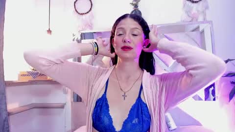 Snapshot of sofy_bonnet chatting on 10, 5, 2026 online show from 10, 5, 2026
