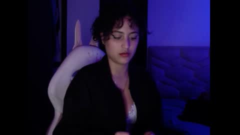gin independent model online show from 7, 1, 2025
