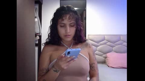 gin independent model online show from 12, 1, 2025