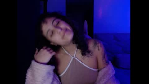 gin independent model online show from 12, 1, 2025