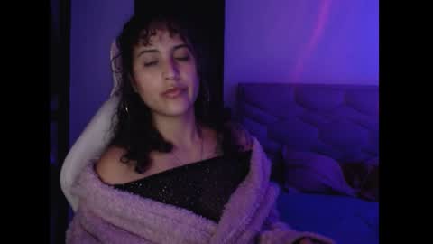 gin independent model online show from 19, 1, 2025