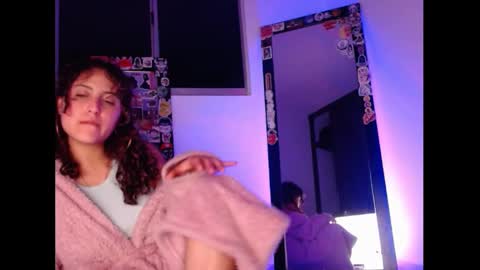 gin independent model online show from 10, 2, 2025
