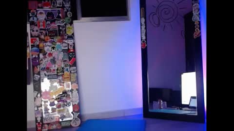 gin independent model online show from 5, 3, 2025