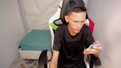 Snapshot of sombra_18 chatting on 22, 6, 2026 ESTEBAN online show from 22, 6, 2026