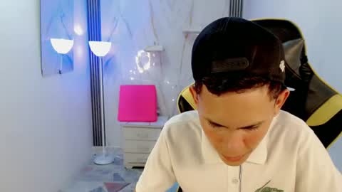 Snapshot of sombra_18 chatting on 3, 7, 2026 ESTEBAN online show from 3, 7, 2026