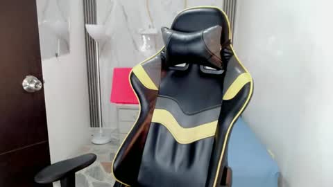 Snapshot of sombra_18 chatting on 4, 7, 2026 ESTEBAN online show from 4, 7, 2026