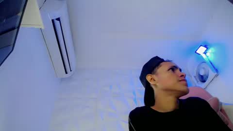 Snapshot of sombra_18 chatting on 22, 7, 2026 ESTEBAN online show from 22, 7, 2026