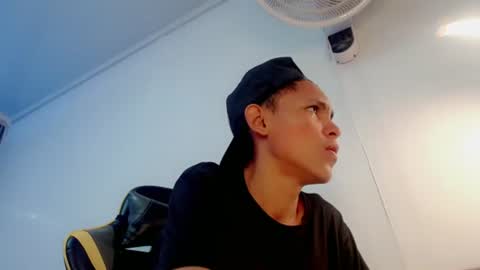 Snapshot of sombra_18 chatting on 22, 7, 2026 ESTEBAN online show from 22, 7, 2026