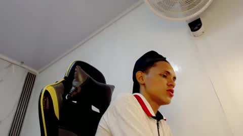 Snapshot of sombra_18 chatting on 25, 7, 2026 ESTEBAN online show from 25, 7, 2026