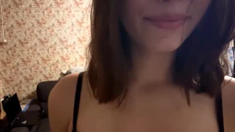 Snapshot of somerfrieler chatting on 29, 9, 2025 Hello My name is Jane im new model here and little but shy but curious. online show from 29, 9, 2025