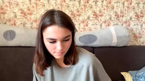 Snapshot of somerfrieler chatting on 15, 10, 2025 Hello My name is Jane im new model here and little but shy but curious. online show from 15, 10, 2025