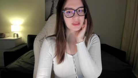 Snapshot of sonia_moon_ chatting on 2, 3, 2025 sonia_moon_ online show from 2, 3, 2025