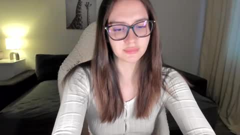 Snapshot of sonia_moon_ chatting on 2, 3, 2025 sonia_moon_ online show from 2, 3, 2025