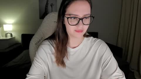 Snapshot of sonia_moon_ chatting on 5, 3, 2025 sonia_moon_ online show from 5, 3, 2025