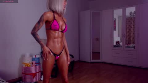 Snapshot of sonjanextray chatting on 14, 11, 2025 Sonja Ray online show from 14, 11, 2025