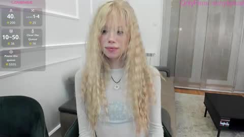 Snapshot of sonyaplush chatting on 8, 11, 2025 Sonya Instagram Twitter sonyaplushgirl OnlyFans sonyaplush online show from 8, 11, 2025