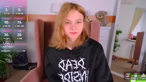 Snapshot of sookonstellita chatting on 13, 10, 2025 Litta online show from 13, 10, 2025