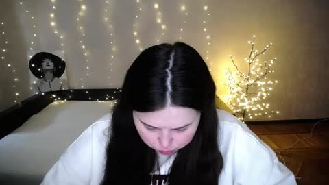 sophia__olsen online show from 25, 3, 2026