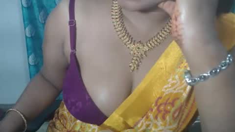 Snapshot of sophia_indian chatting on 6, 4, 2026 Sophia Tamil online show from 6, 4, 2026