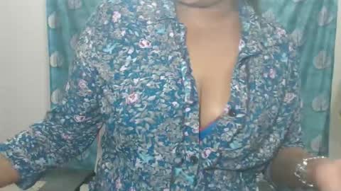Snapshot of sophia_indian chatting on 17, 5, 2026 Sophia Tamil online show from 17, 5, 2026