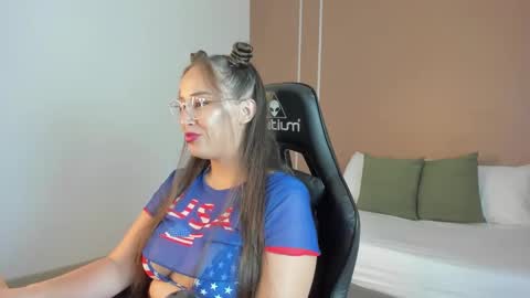 Snapshot of sophia_martinezz chatting on 14, 10, 2025 S O P H I A online show from 14, 10, 2025