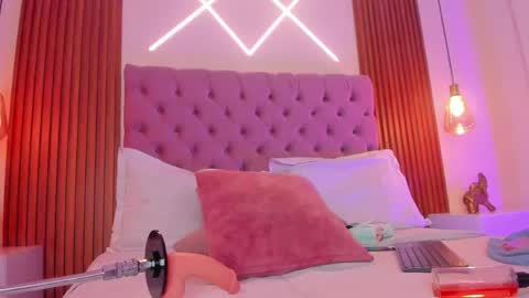 sophia_turneer online show from 13, 5, 2026