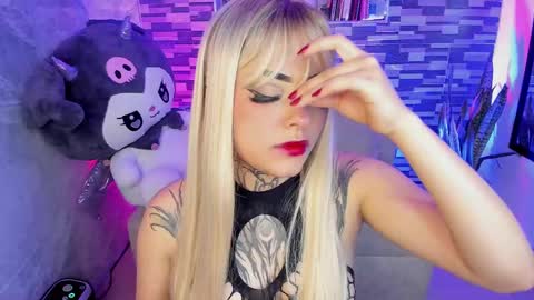 Snapshot of sophiaa_cherry chatting on 12, 10, 2025 Sophia online show from 12, 10, 2025