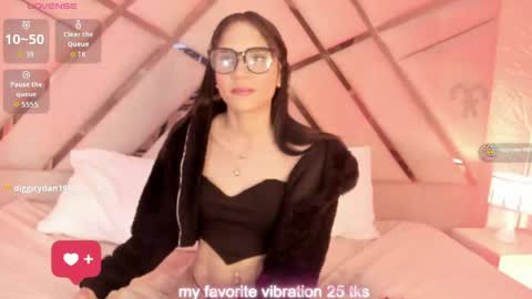 Sophia Paris online show from 3, 5, 2026