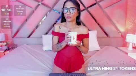 Sophia Paris online show from 4, 5, 2026
