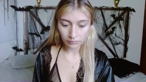 Snapshot of sophiaalee chatting on 25, 10, 2025 SophiaLee online show from 25, 10, 2025