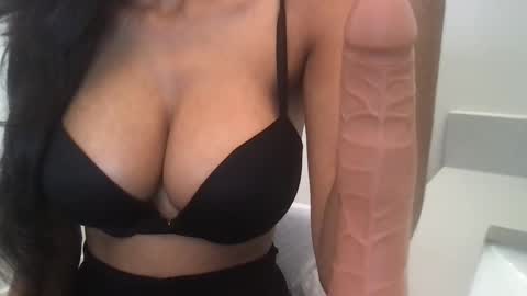 Snapshot of sophiaraexx chatting on 17, 10, 2025 Sophia online show from 17, 10, 2025