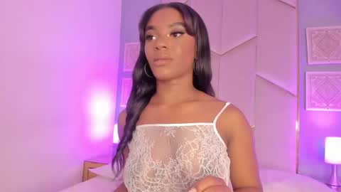 Snapshot of sophiasmiths_ chatting on 1, 2, 2025 SophiaSmiths online show from 1, 2, 2025