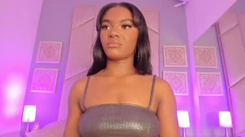 Snapshot of sophiasmiths_ chatting on 1, 2, 2025 SophiaSmiths online show from 1, 2, 2025