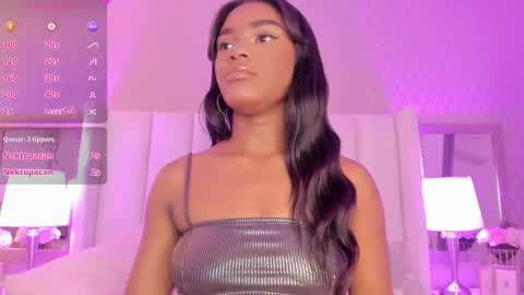 Snapshot of sophiasmiths_ chatting on 18, 2, 2025 SophiaSmiths online show from 18, 2, 2025