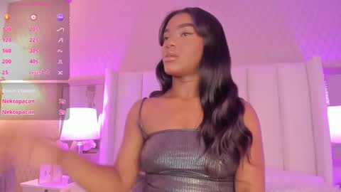Snapshot of sophiasmiths_ chatting on 19, 2, 2025 SophiaSmiths online show from 19, 2, 2025